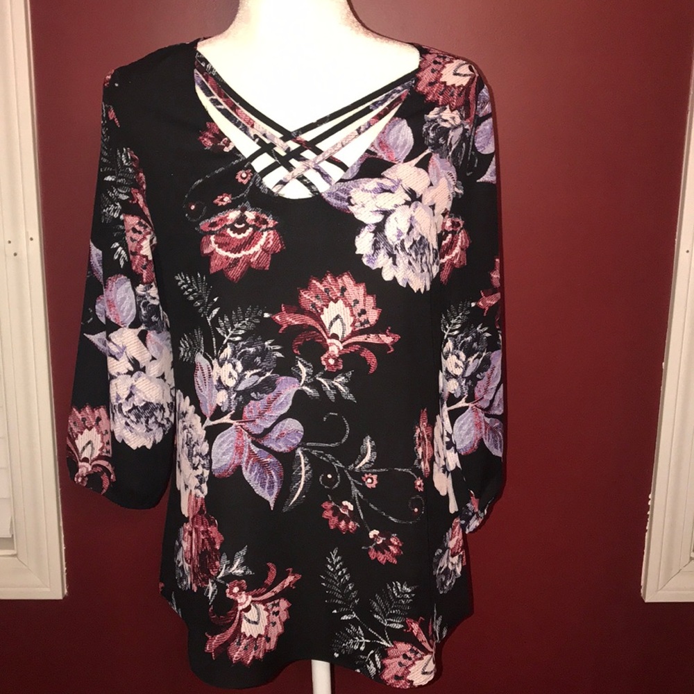 EUC WMN SZ M navy blue & floral 3/4 length blouse